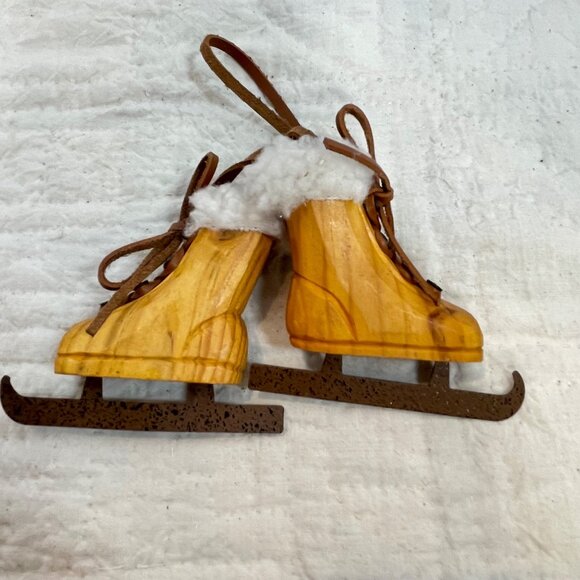 Vintage hand carved Wooden Ice Skate Ornament Pair with Faux Fur Trim & Leather - Picture 3 of 7
